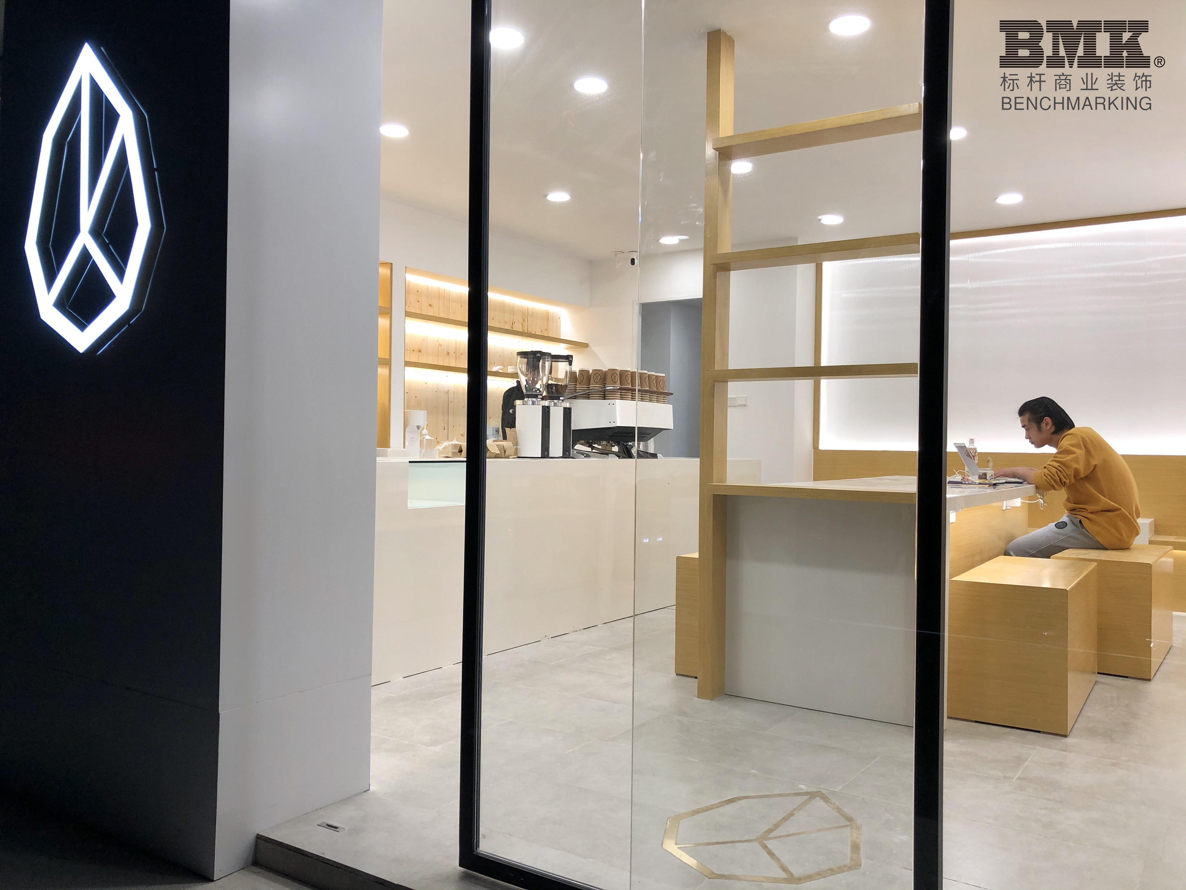 南京展柜制作公司|南京展柜工厂|南京标杆展柜